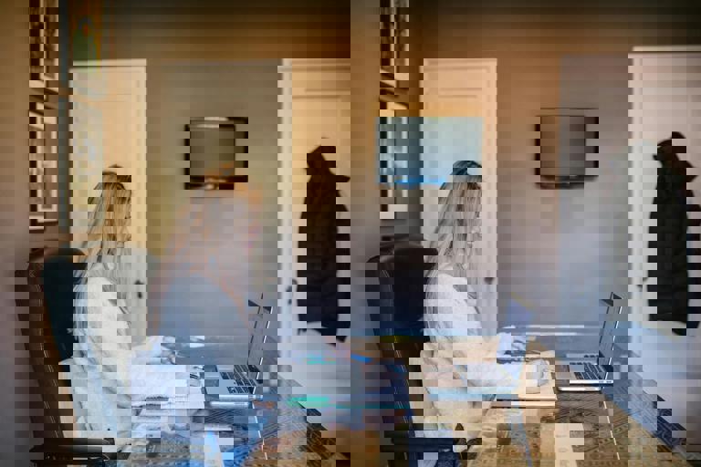 Sobe demanda por cursos de requalificação profissional na faixa etária acima de 40 anos